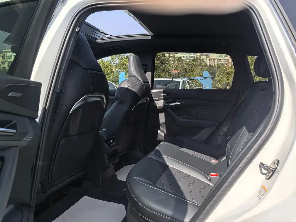 Audi Q6L e-tron — миниатюра 12