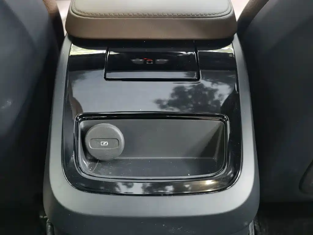 Volvo S60 PHEV — миниатюра 21