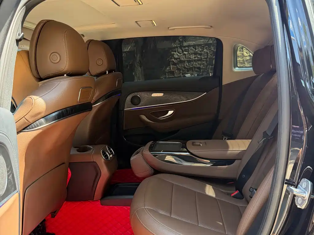 Mercedes-Benz E-Class — миниатюра 7