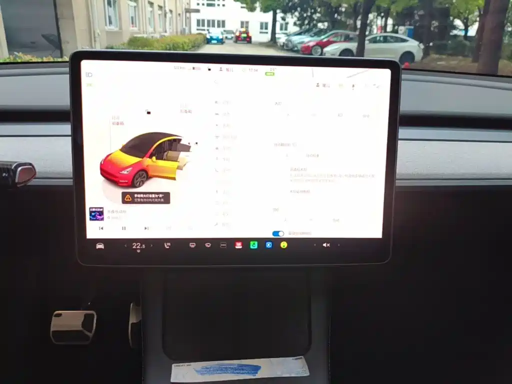 Tesla Model Y — миниатюра 13