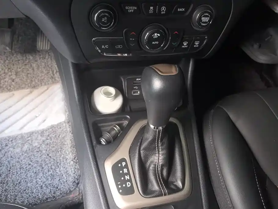 Jeep Cherokee — миниатюра 16
