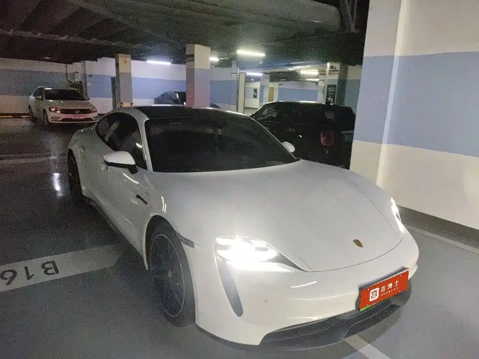 Porsche Taycan — миниатюра 6