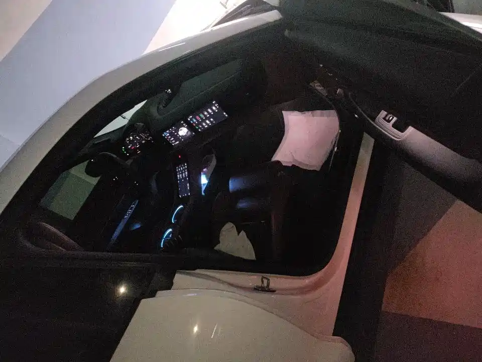 Porsche Taycan — миниатюра 7