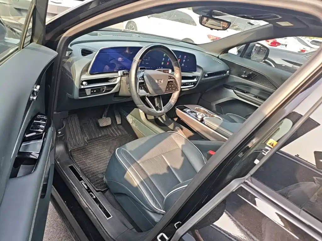 Cadillac Lyriq — миниатюра 15