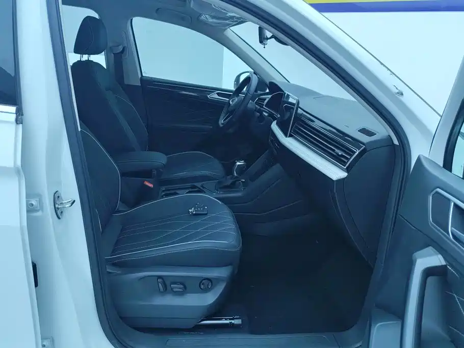 Volkswagen Tiguan L — миниатюра 8