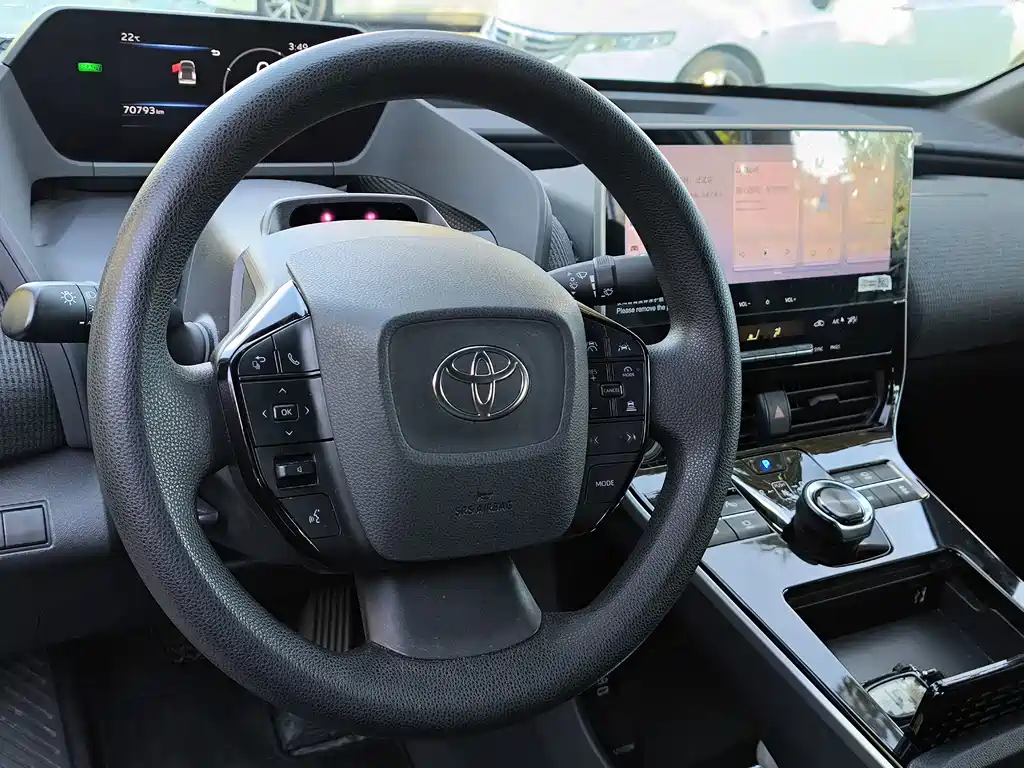 Toyota bZ4X — миниатюра 12