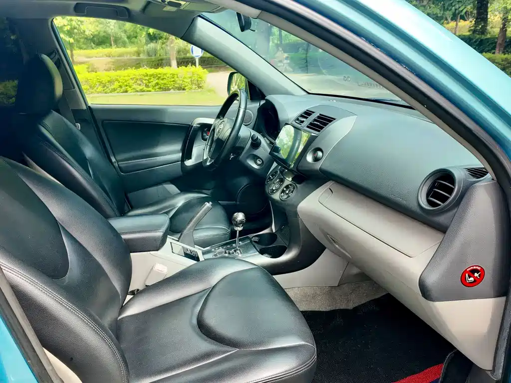 Toyota RAV4 — миниатюра 27