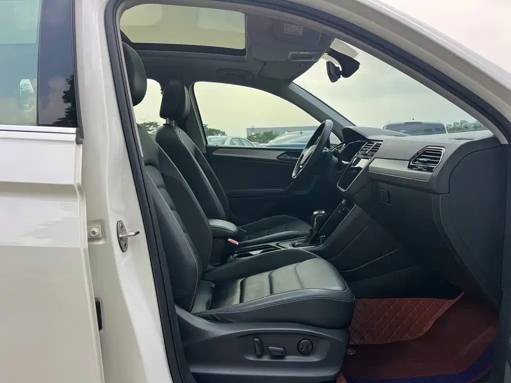 Volkswagen Tiguan L PHEV — миниатюра 8