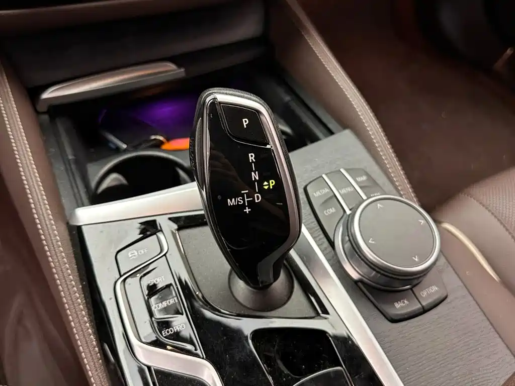 BMW 5 Series — миниатюра 15