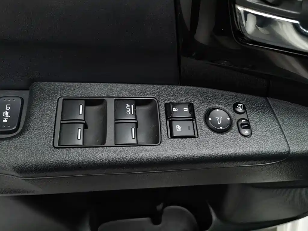 Honda Elysion — миниатюра 9