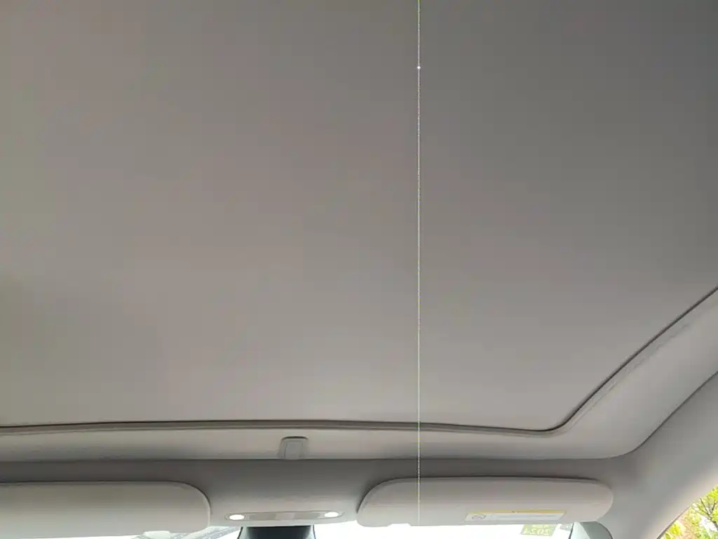 Tesla Model Y — миниатюра 18