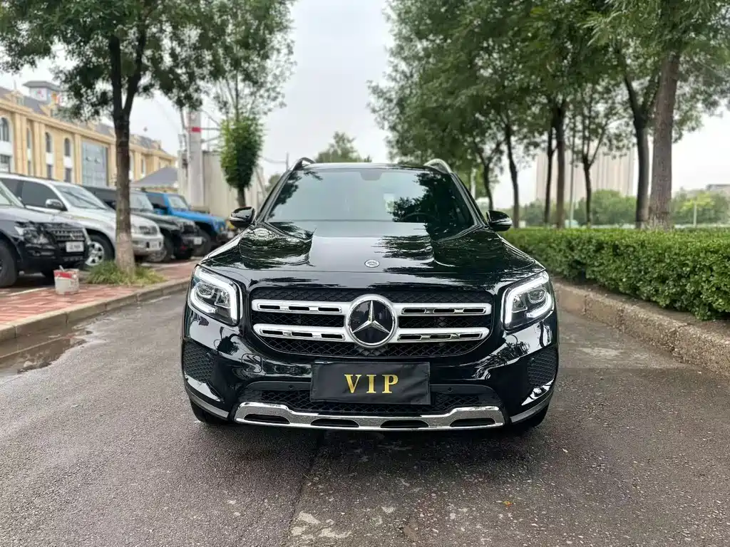 MERCEDES-BENZ GLB