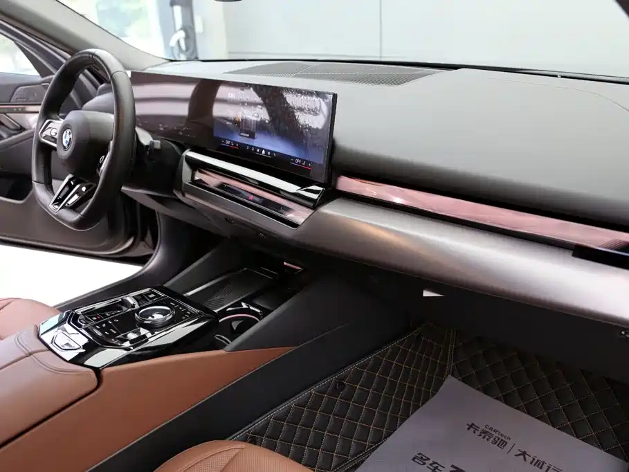 BMW 5 Series — миниатюра 22