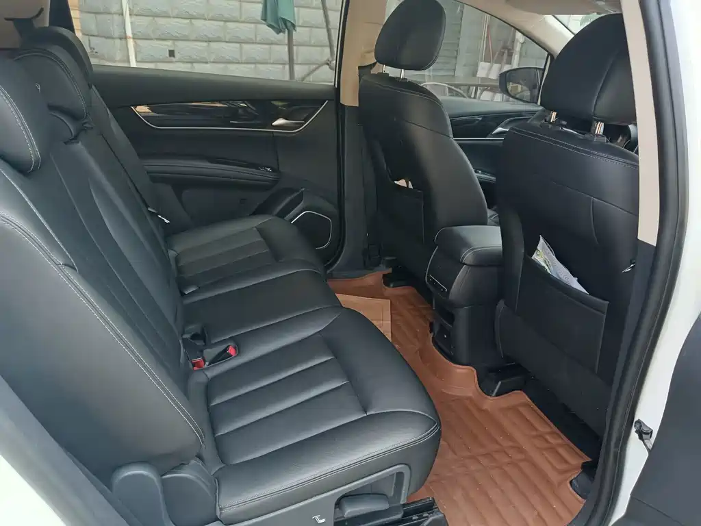 BYD MAX — миниатюра 9