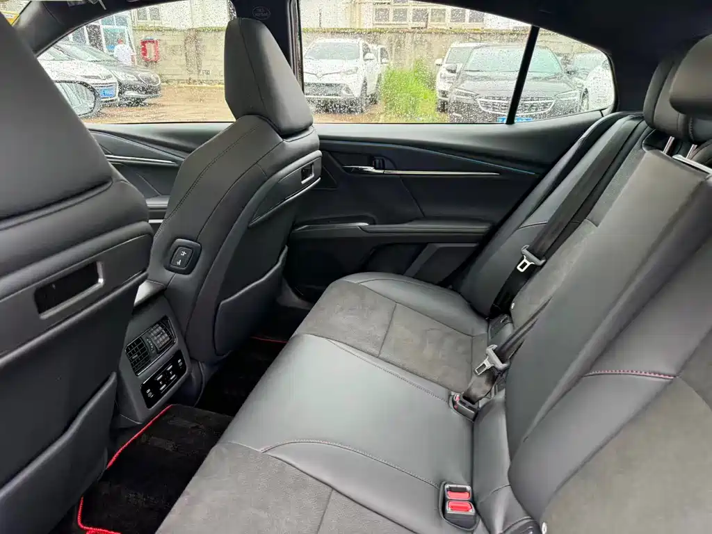 Toyota Camry — миниатюра 5