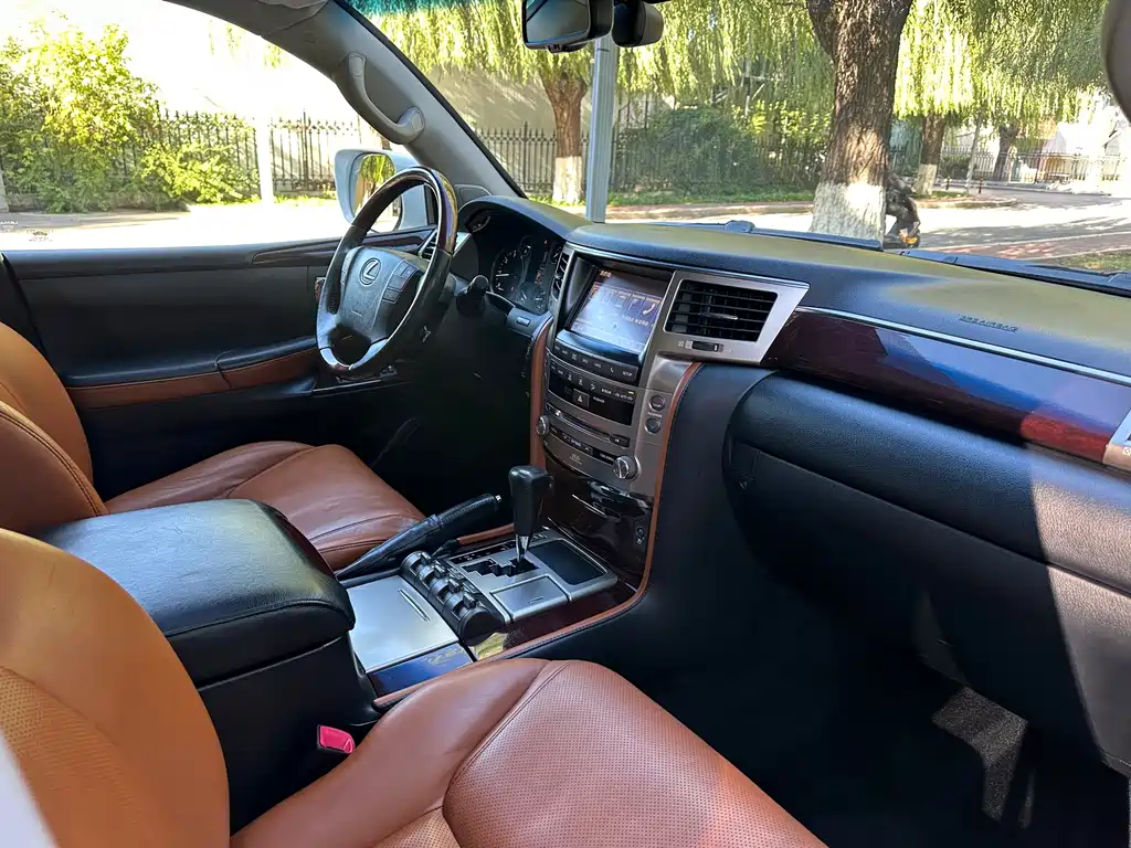 Lexus LX — миниатюра 19