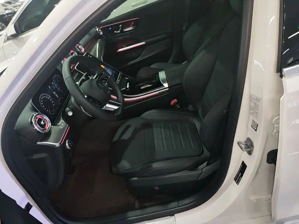Mercedes-Benz C-Class — миниатюра 15