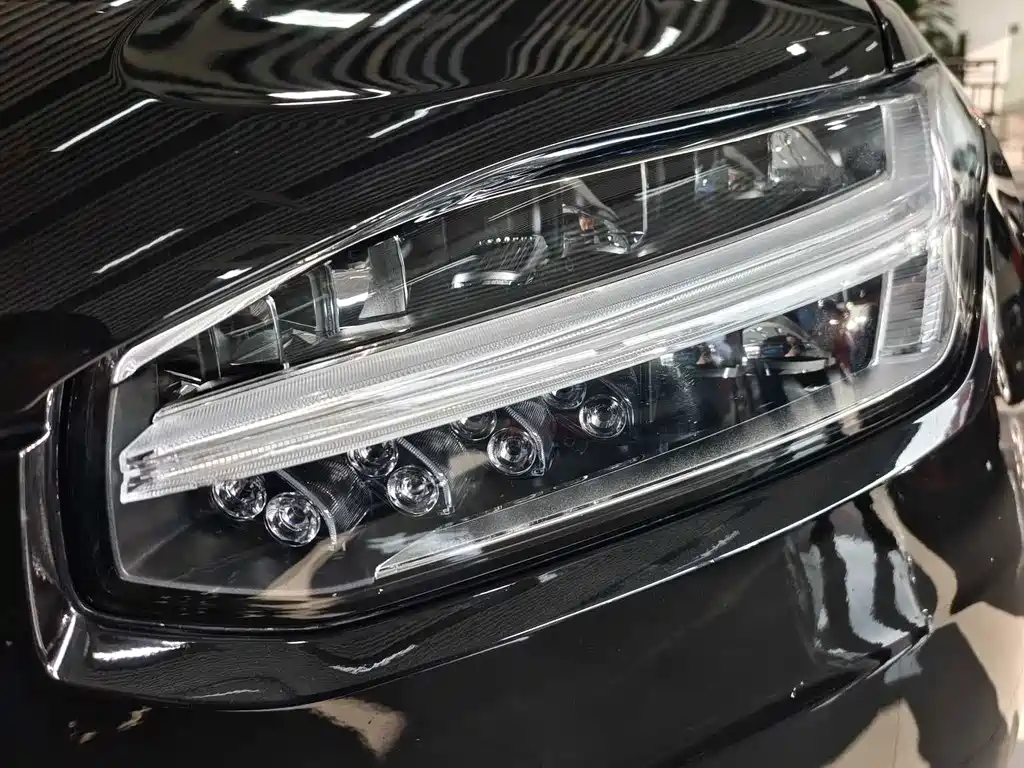 Volvo XC90 — миниатюра 15