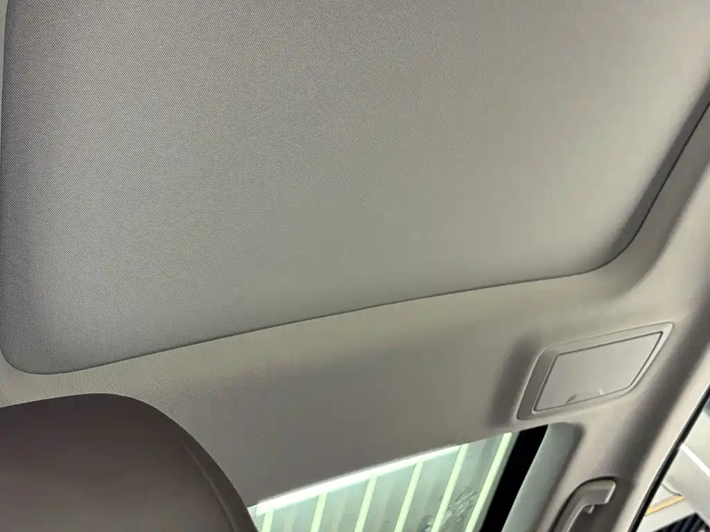 BMW 5 Series New Energy — миниатюра 12
