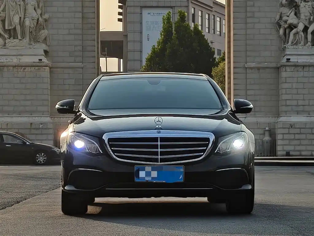 Mercedes-Benz E-Class — миниатюра 2