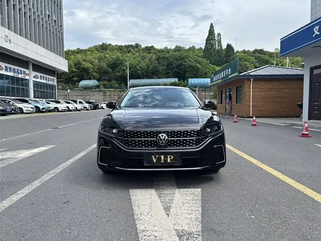 Volkswagen Passat 2023