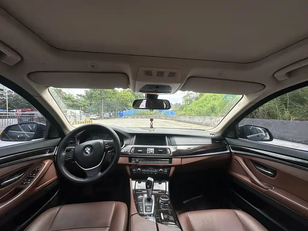 BMW 5 Series — миниатюра 5