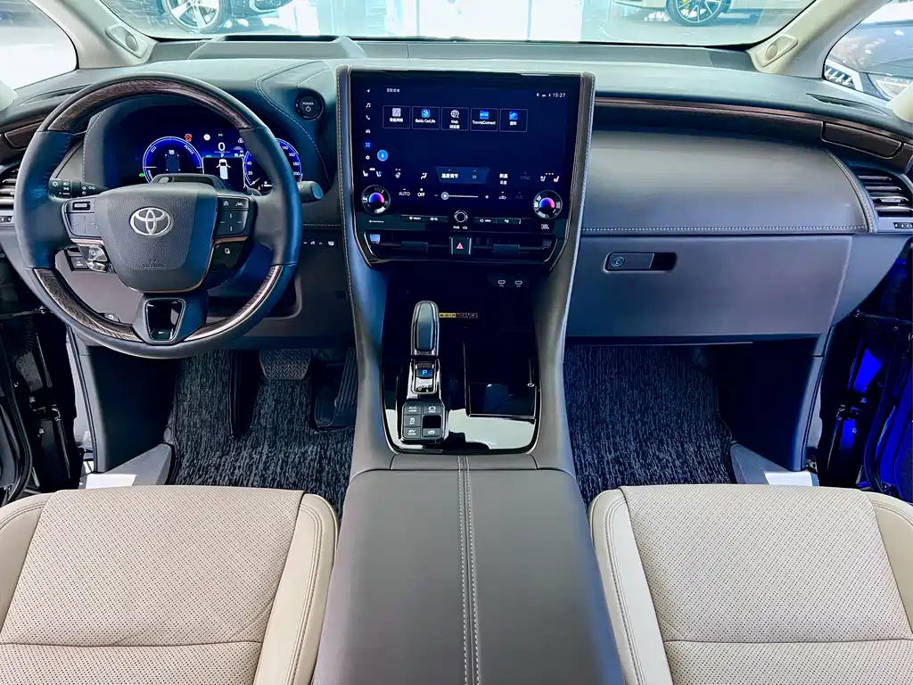 Toyota Alphard — миниатюра 9