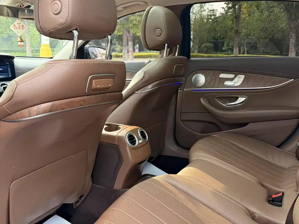 Mercedes-Benz E-Class — миниатюра 9