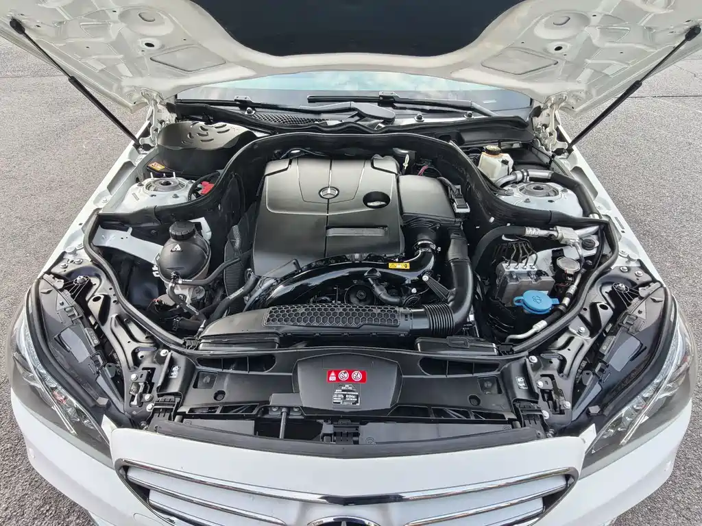 Mercedes-Benz E-Class — миниатюра 11