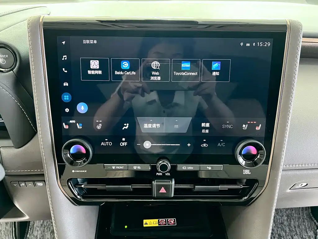 Toyota Alphard — миниатюра 17
