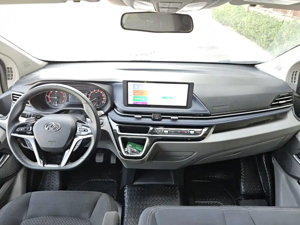 MAXUS V70 — миниатюра 14