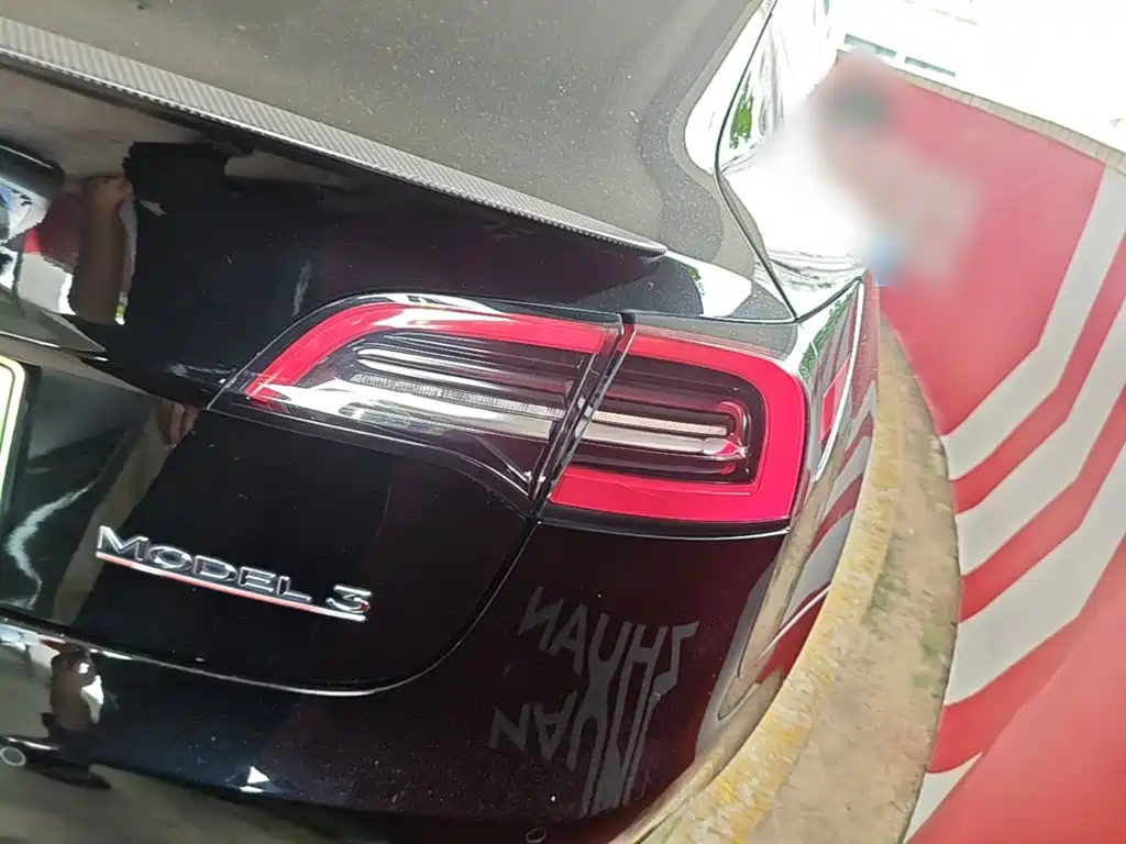 Tesla Model 3 — миниатюра 8