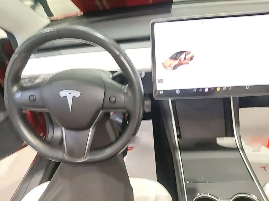 Tesla Model 3 — миниатюра 10