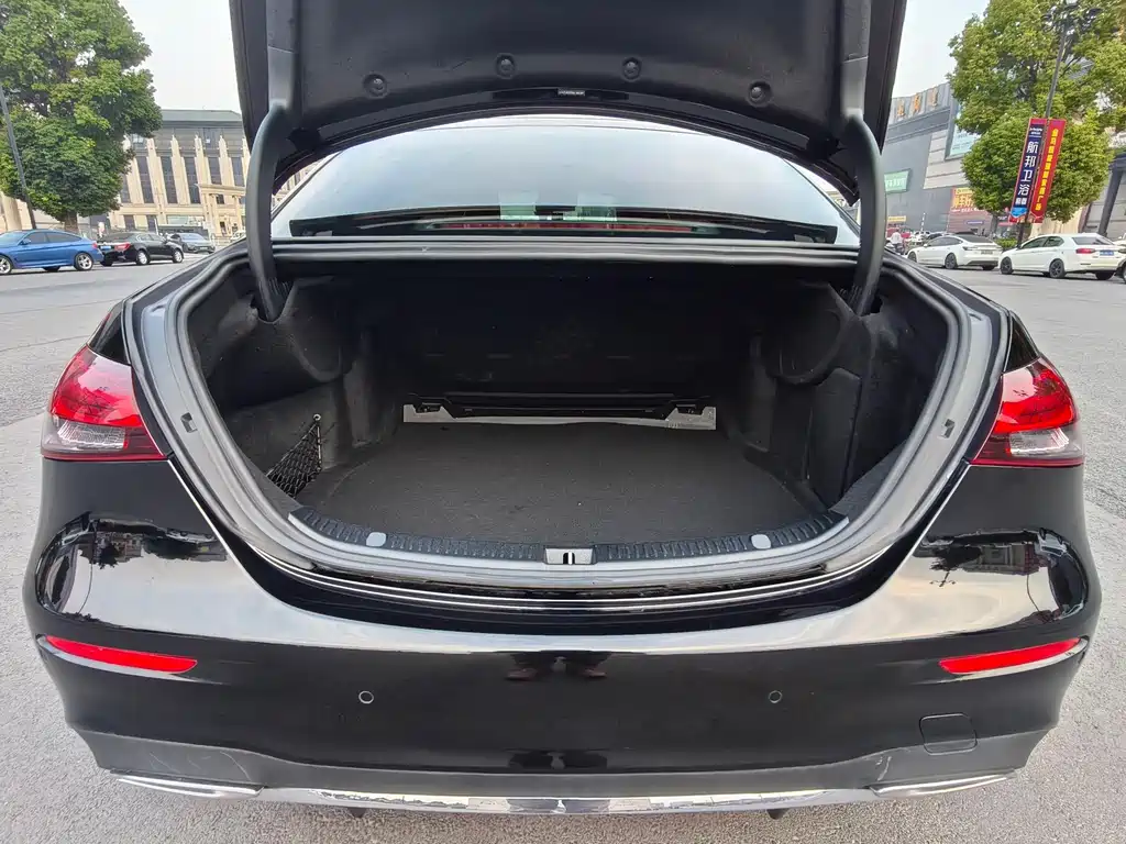 Mercedes-Benz E-Class — миниатюра 22