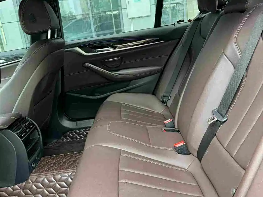 BMW 5 Series — миниатюра 10