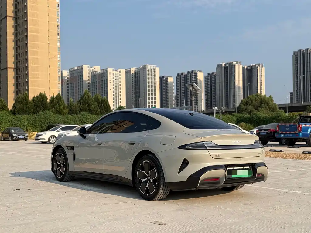 Xiaomi SU7 — миниатюра 7