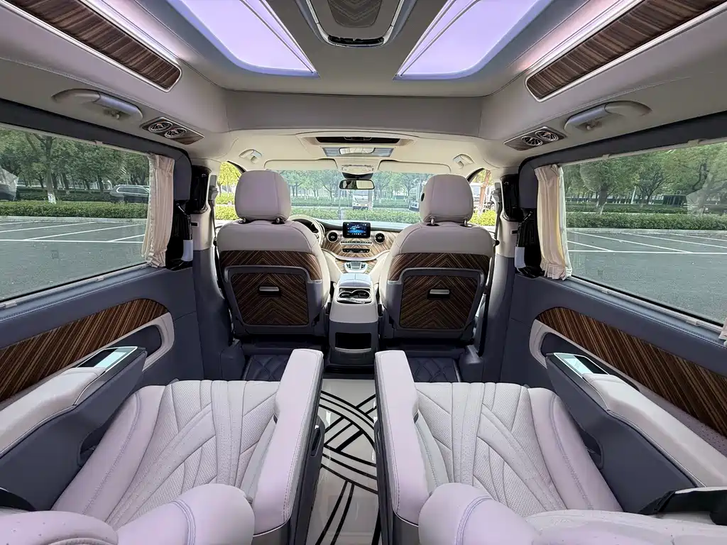 Mercedes-Benz V-Class (Import) — миниатюра 14