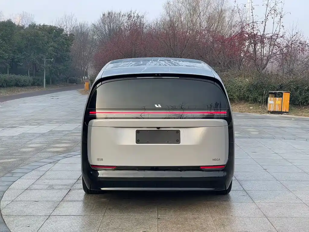 Li Auto MEGA 2025 Home