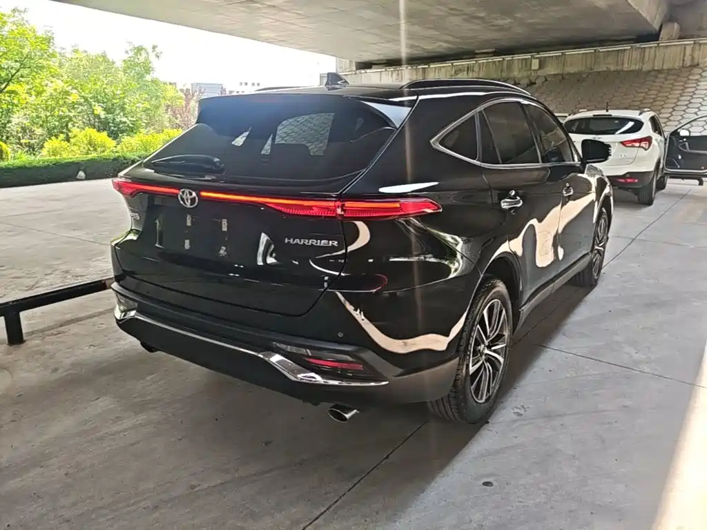 Toyota Harrier 2022 2.0L CVT Luxury