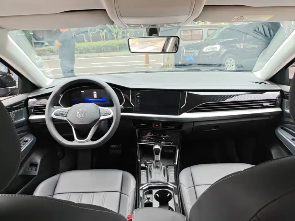 Volkswagen Passat PHEV — миниатюра 10