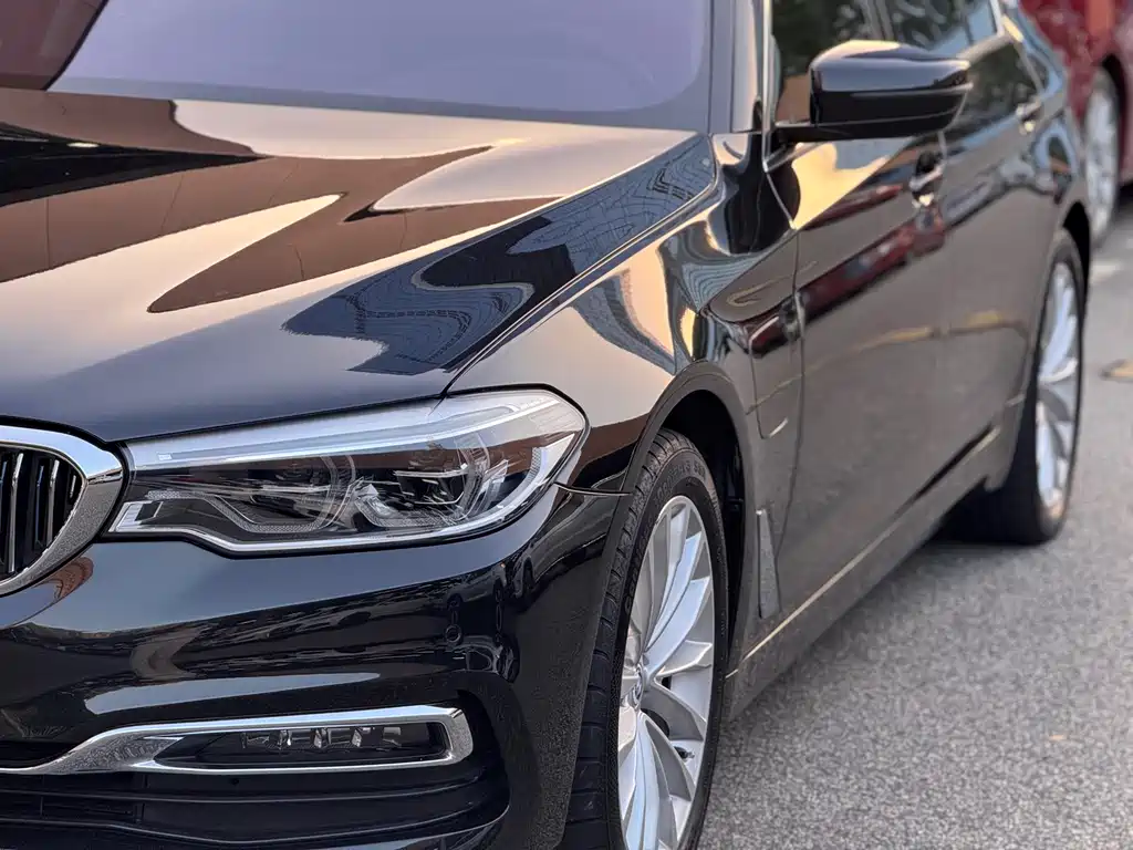 BMW 5 Series New Energy — миниатюра 18