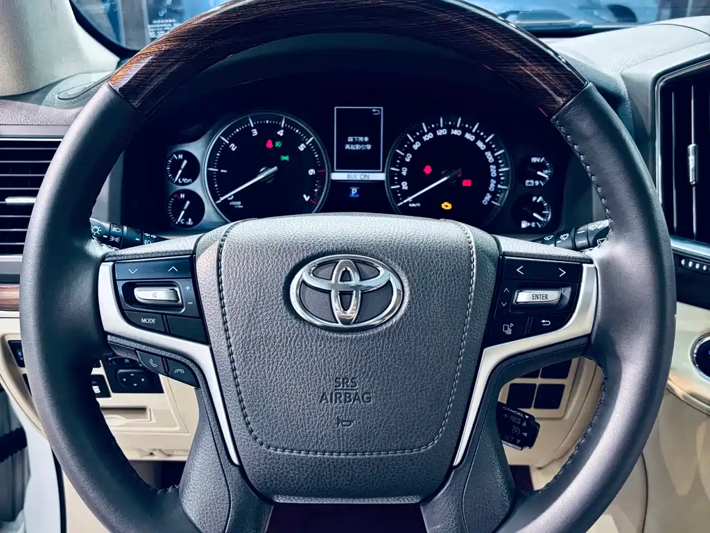 Toyota Land Cruiser 2017 5.7L