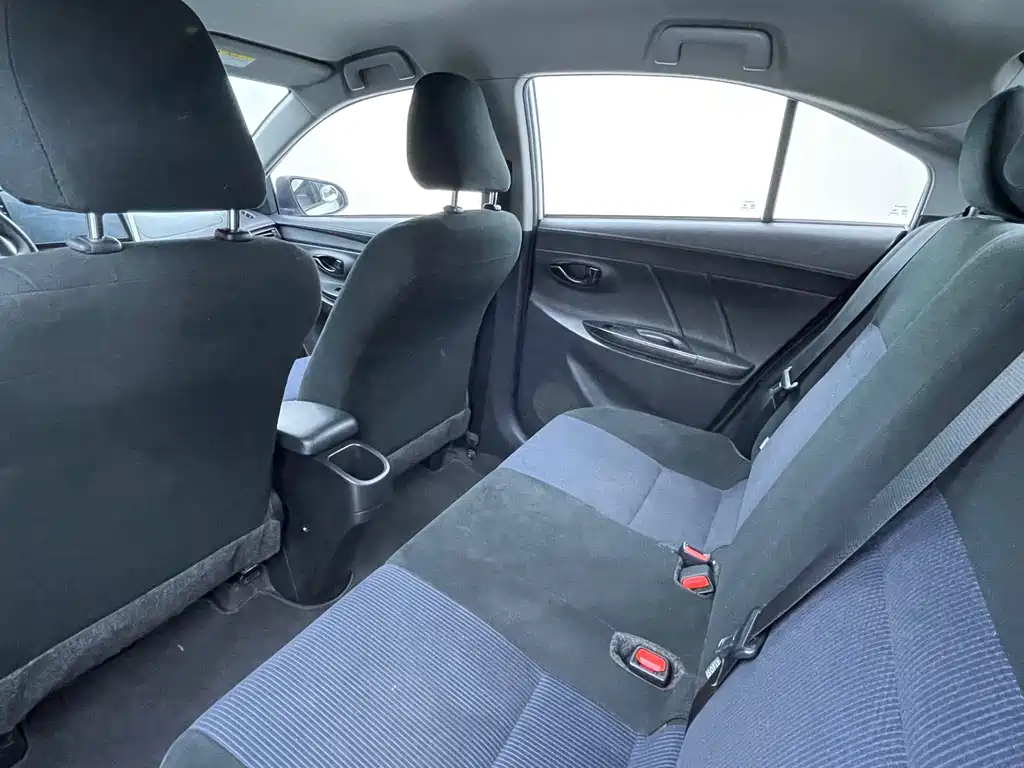 Toyota Yaris L — миниатюра 9