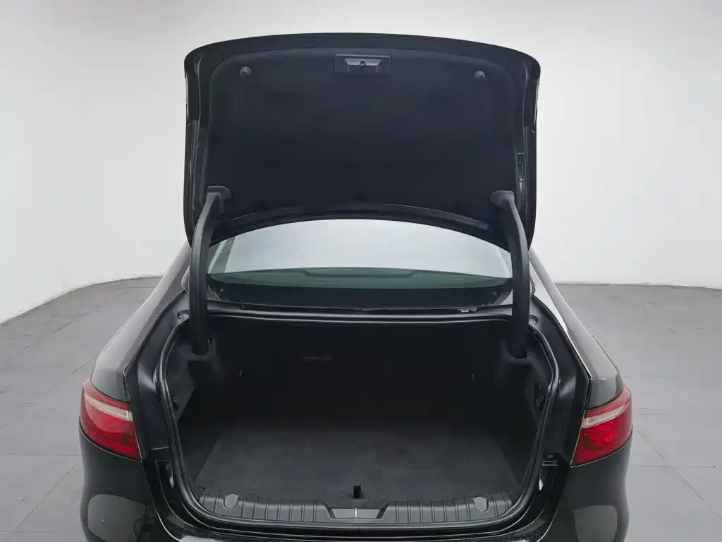 Jaguar XFL — миниатюра 16