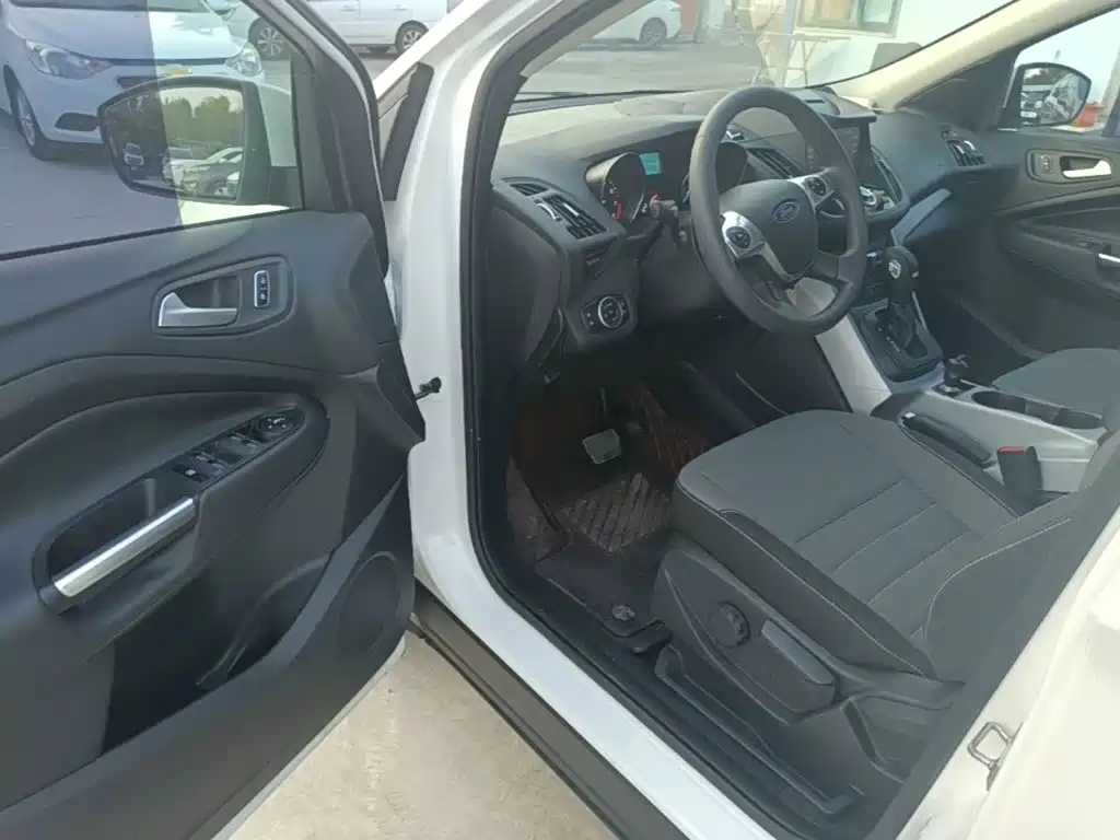 Ford Kuga — миниатюра 16