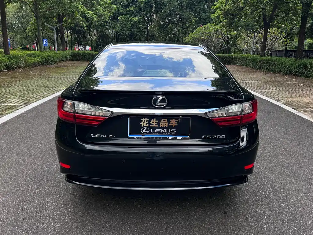 Lexus ES — миниатюра 10