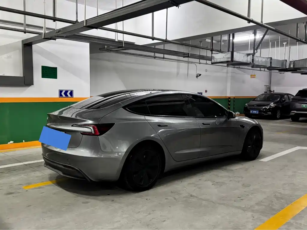Tesla Model 3 — миниатюра 5