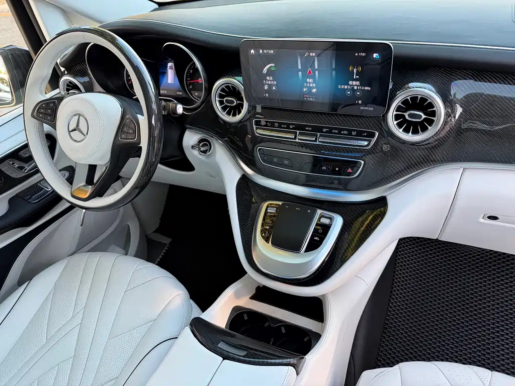 Mercedes-Benz V-Class 2022 — фото 11