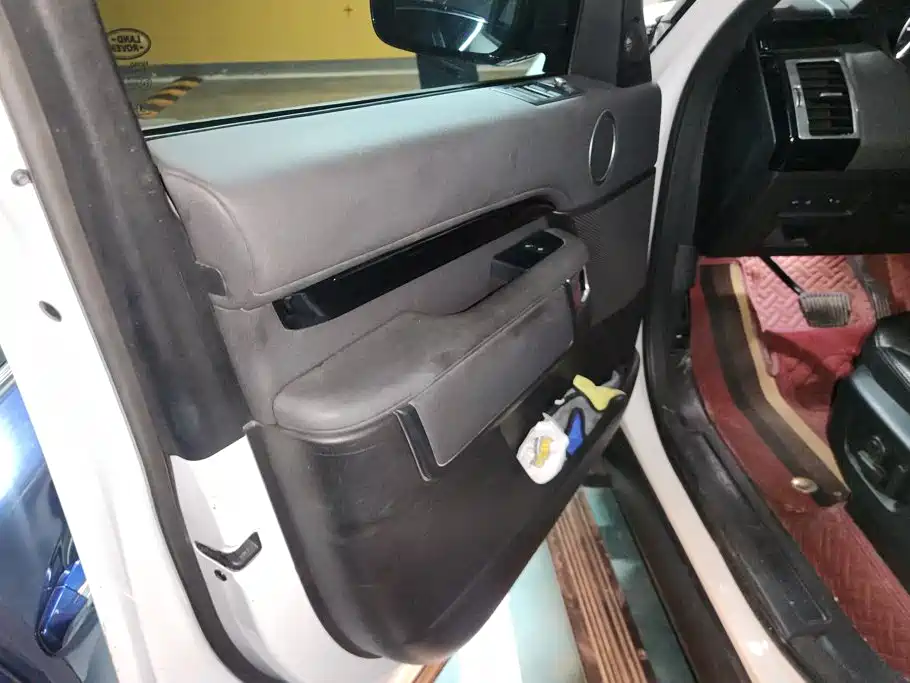 Land Rover Discovery — миниатюра 7