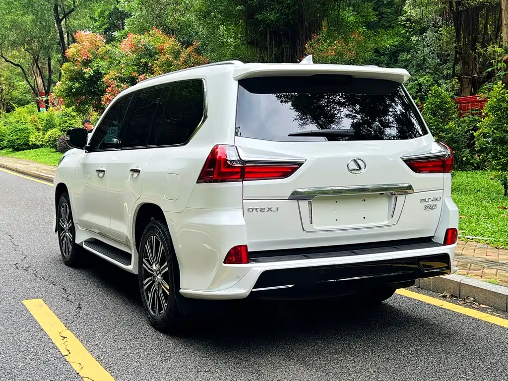 Lexus LX — миниатюра 17